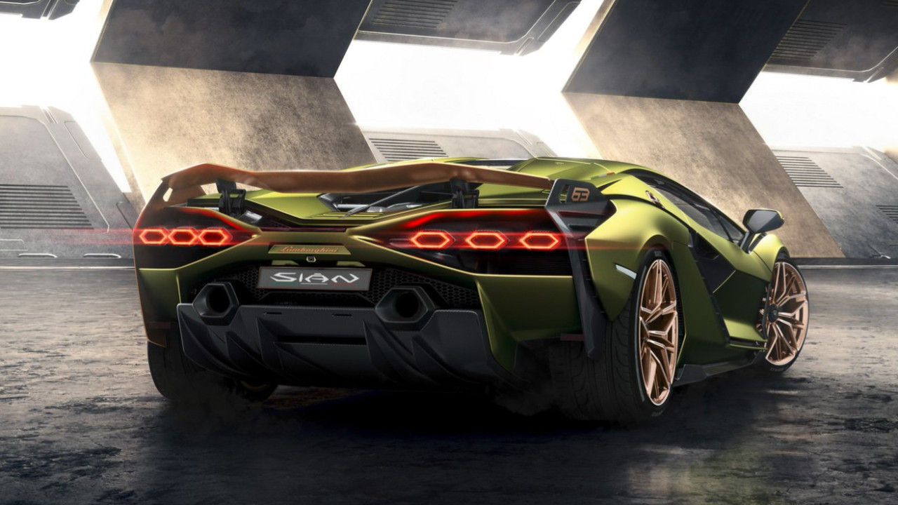 Lamborghini'nin hibrit harika arabası elektrik modunda 10 km boyunca çalışıyor