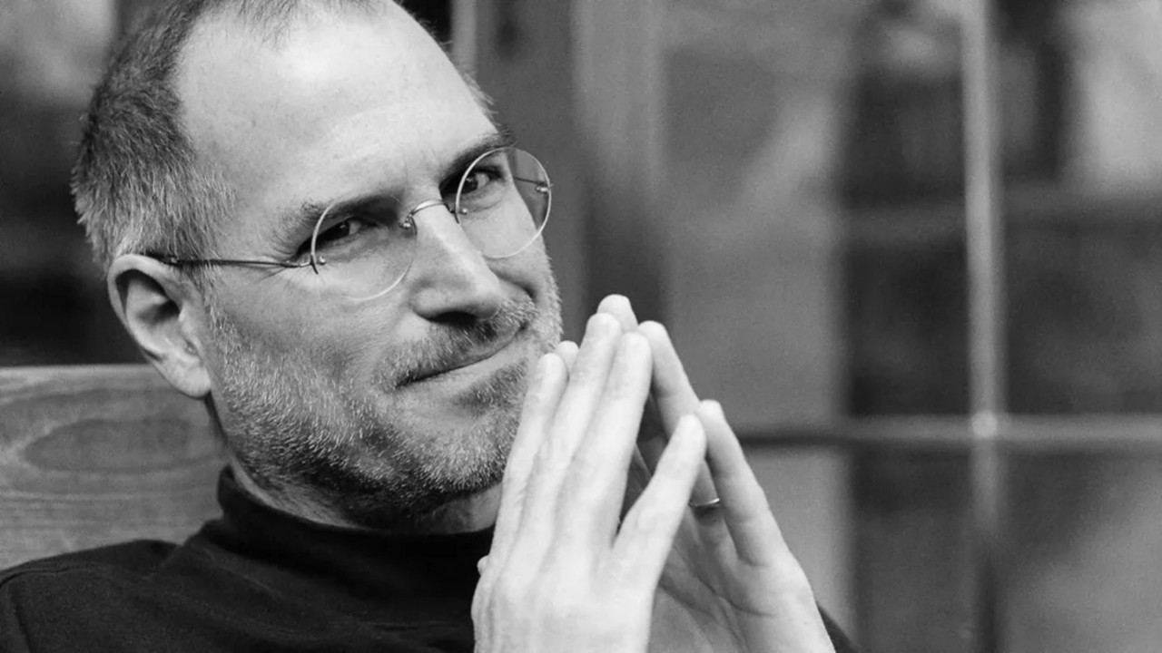 Apple CEO’su Tim Cook, Steve Jobs’u solladı!
