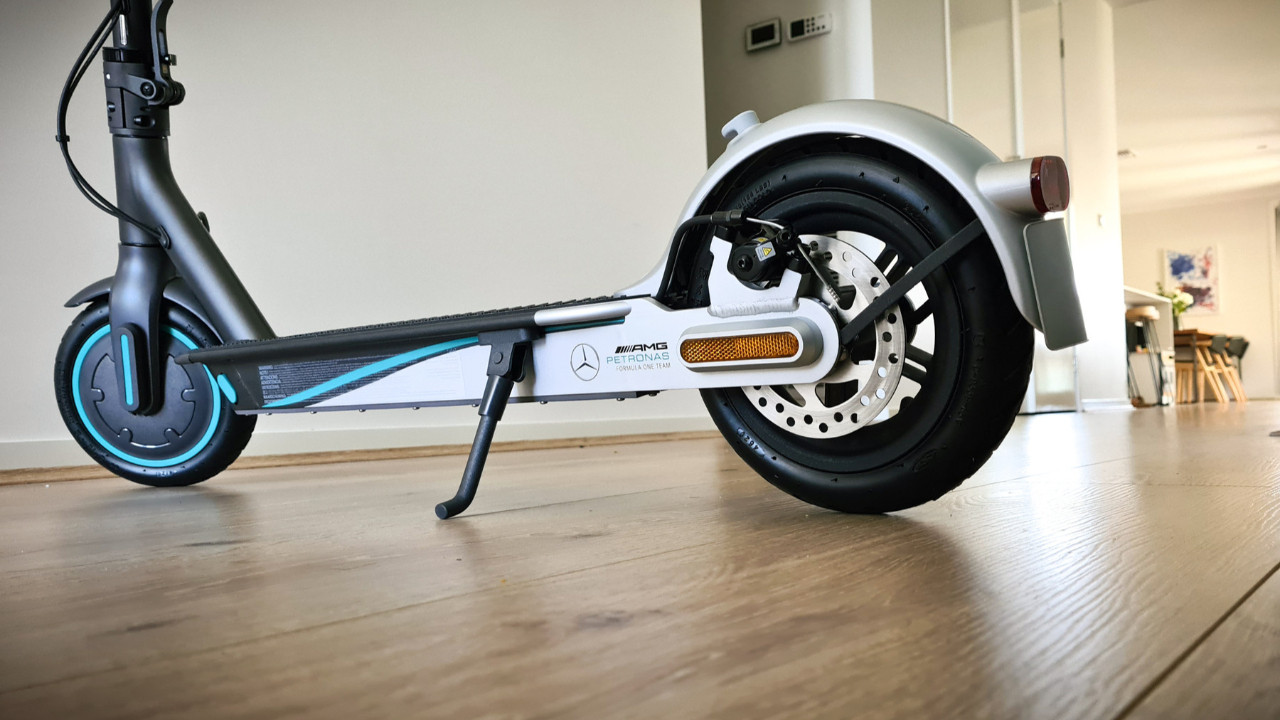 Mercedes-AMG’nin elektrikli scooter serisine yeni bir model daha dahil etti