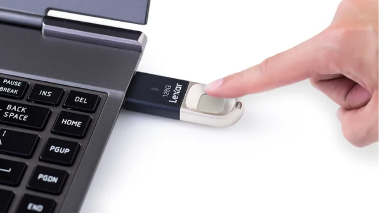 Bu USB bellek parmak izi ile korunuyor!