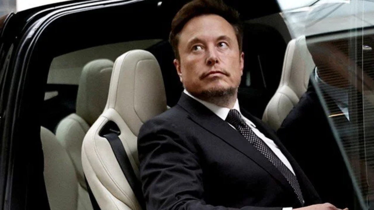 Elon Musk kendi ülkesini tiye aldı!